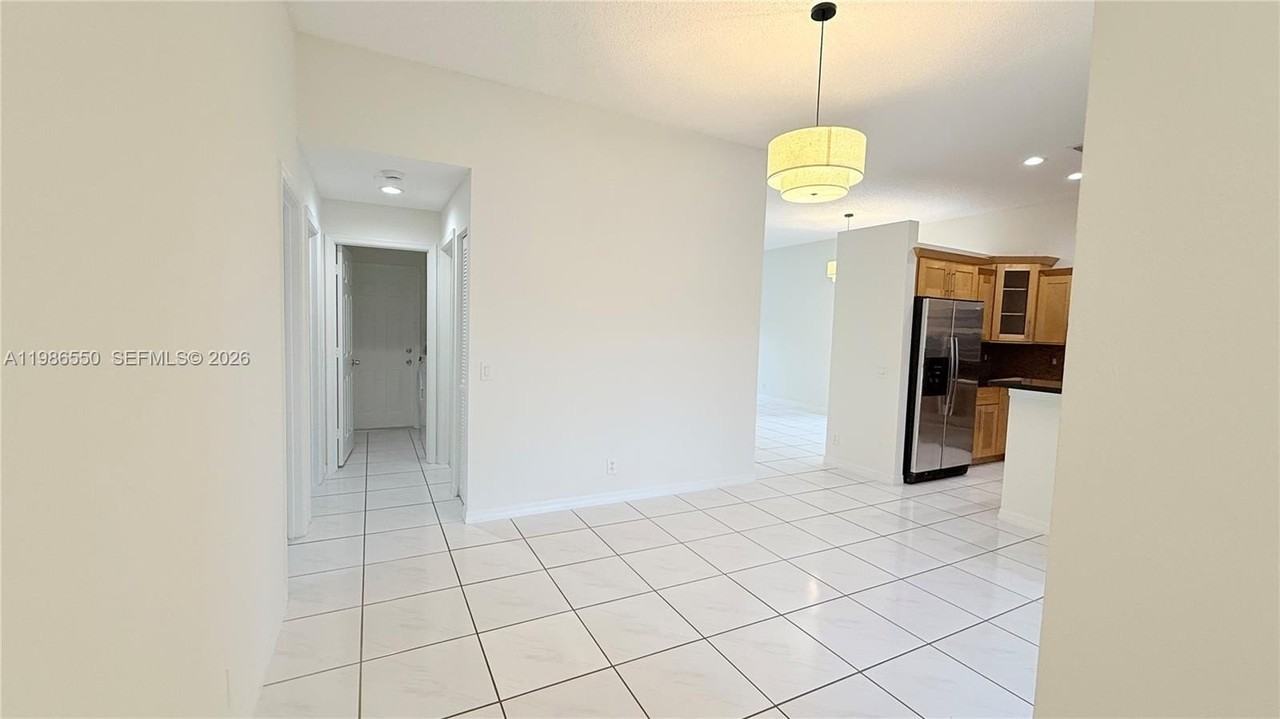 964 Tanglewood Cir - Photo 7 of 29