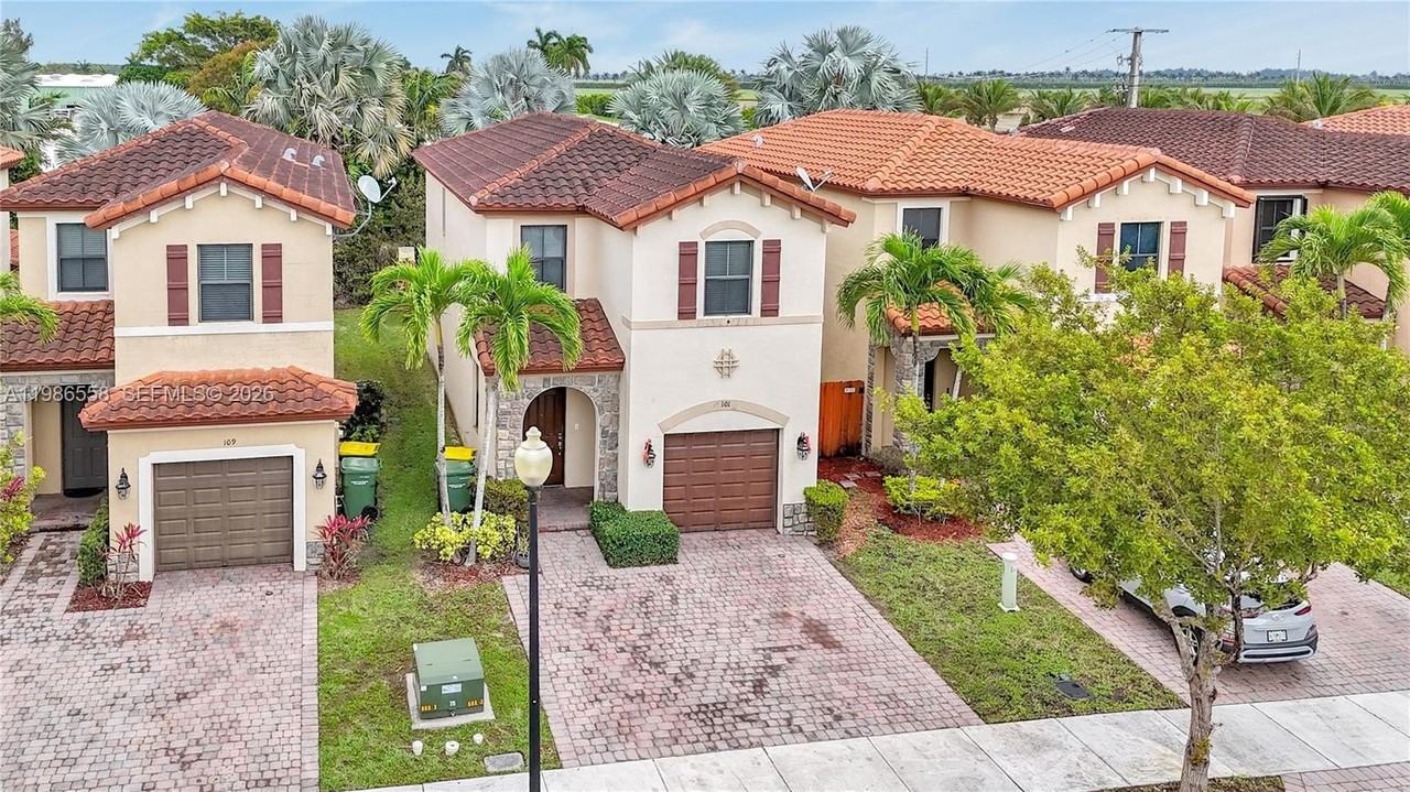 101 Ne 37th Pl #0 - Photo 2 of 26