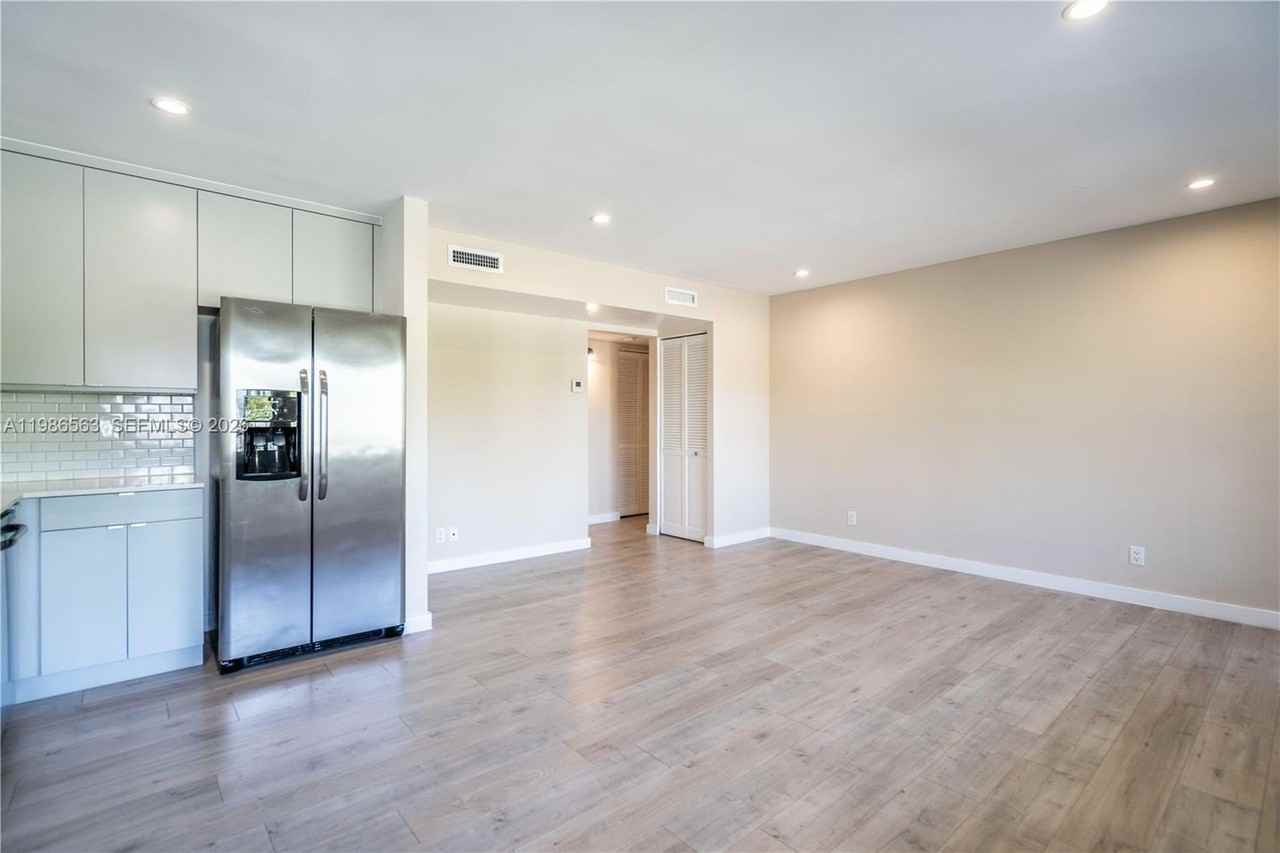 2400 Ne 26th St #7 - Photo 6 of 21