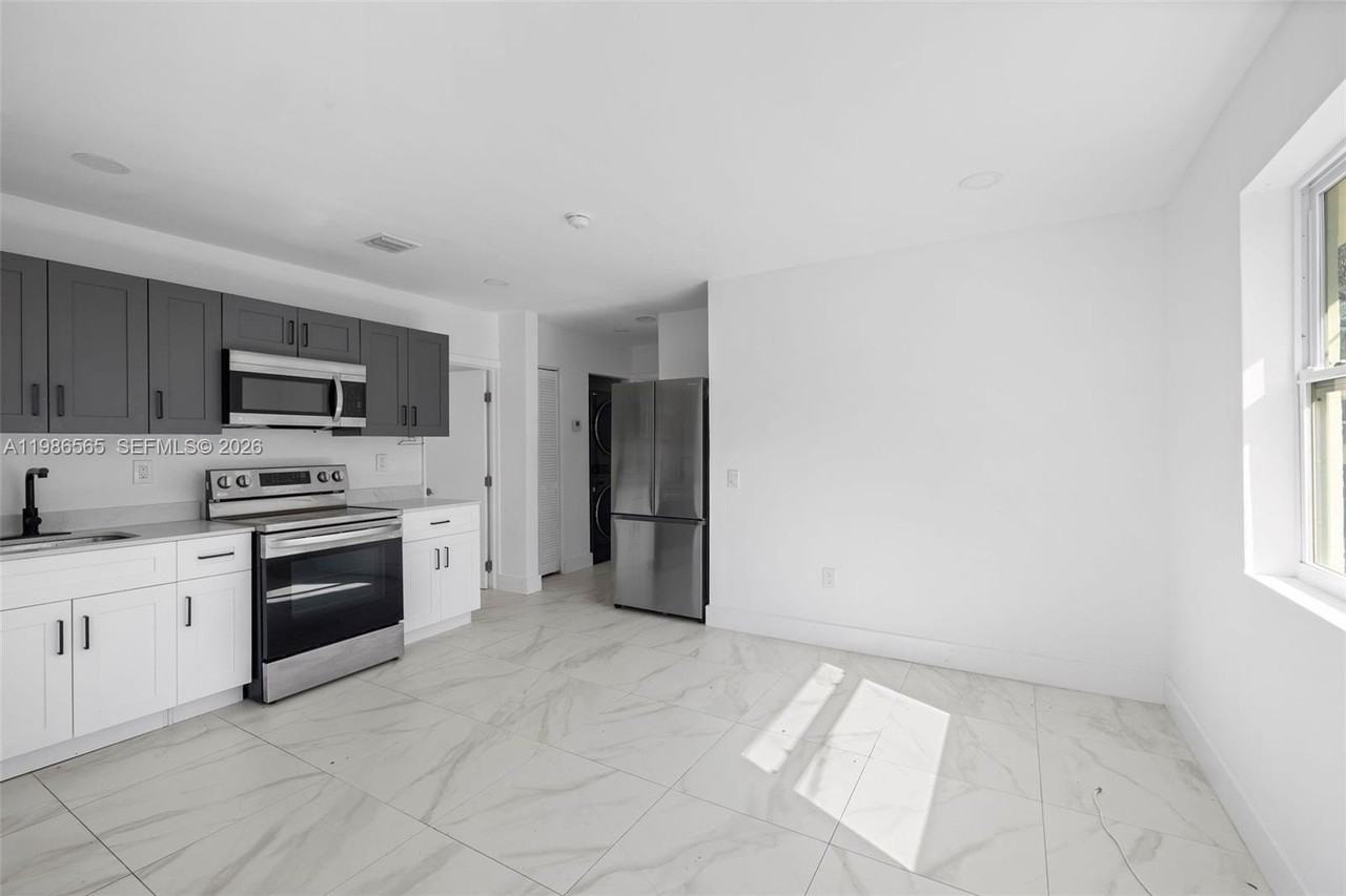 1445 Nw 34th St #1445 - Photo 3 of 15