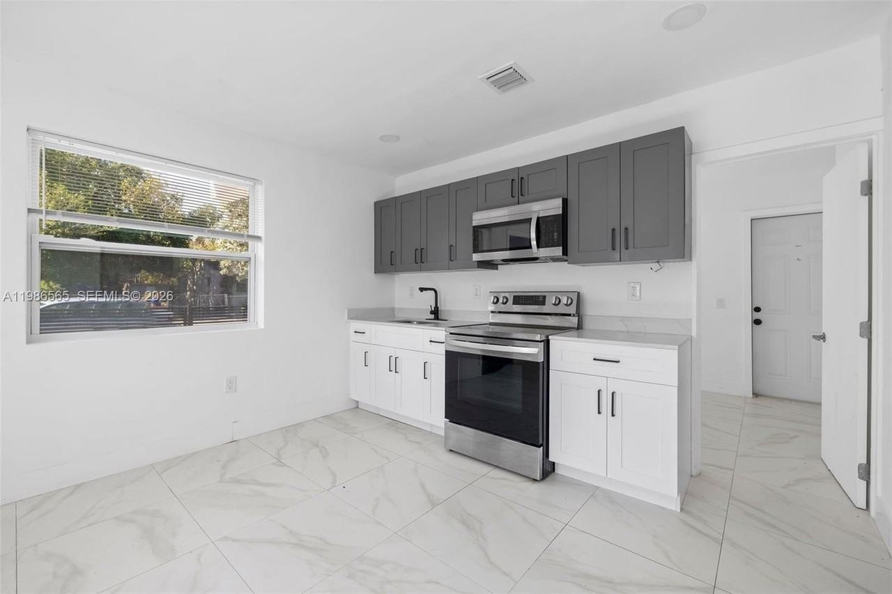 1445 Nw 34th St #1445 - Photo 5 of 15