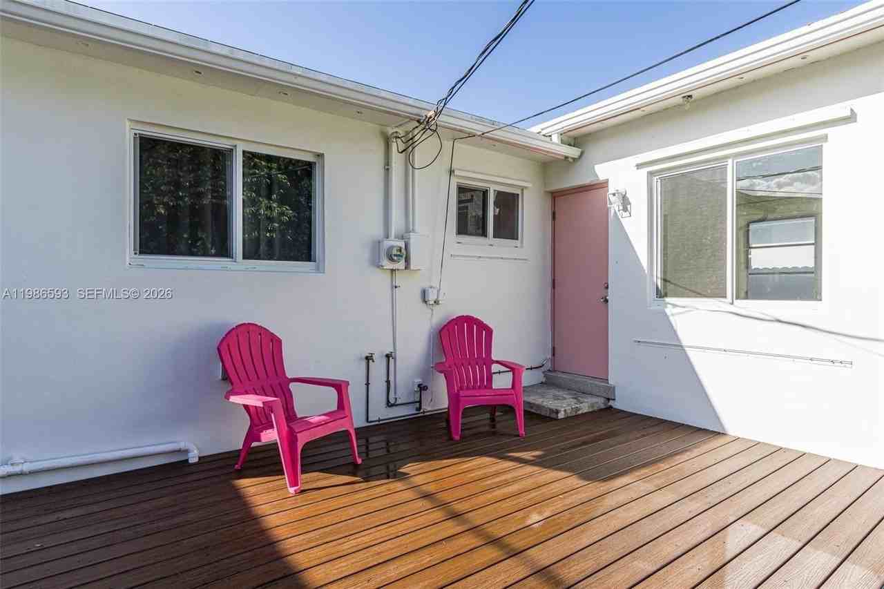 616 Nw 3rd Ct - Photo 4 of 24