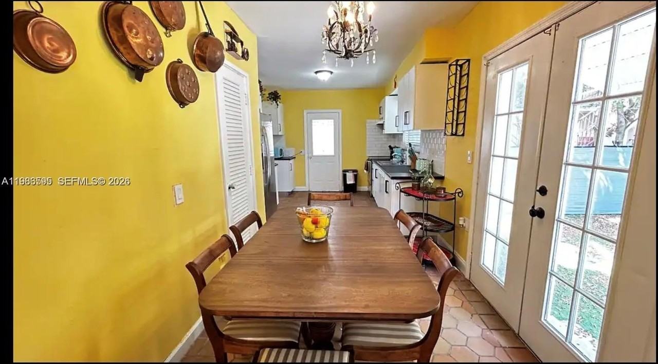 843 Nw 3rd St #1 - Photo 4 of 10