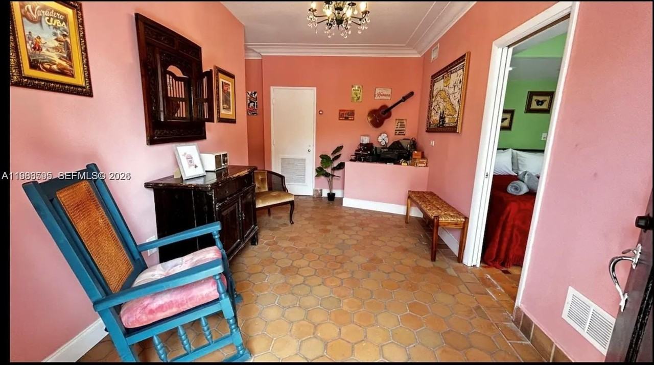 843 Nw 3rd St #1 - Photo 5 of 10