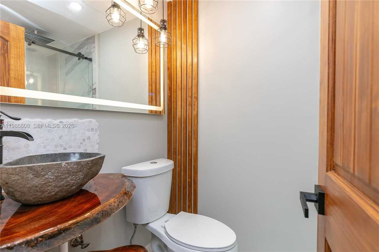 1507 Harding St - Photo 3 of 41