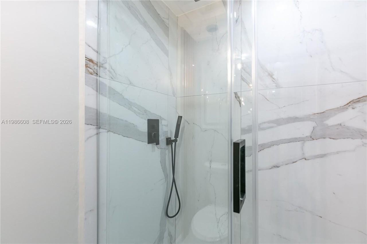 1507 Harding St - Photo 5 of 41