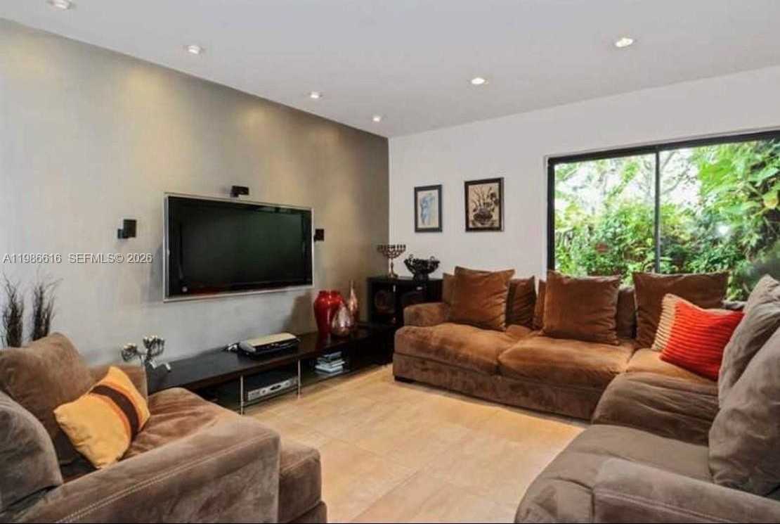 2991 Lakewood Ln #329 - Photo 4 of 16