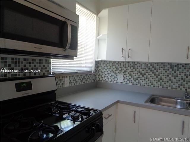1925 Thomas St #1925 - Photo 2 of 24