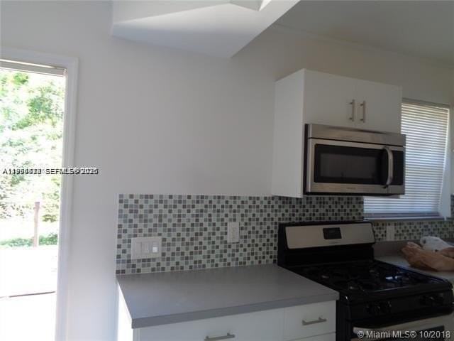 1925 Thomas St #1925 - Photo 4 of 24