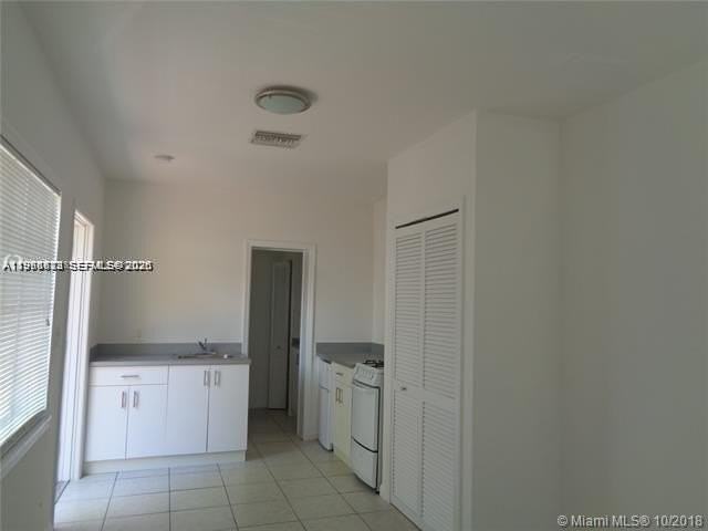 1925 Thomas St #1925 - Photo 6 of 24