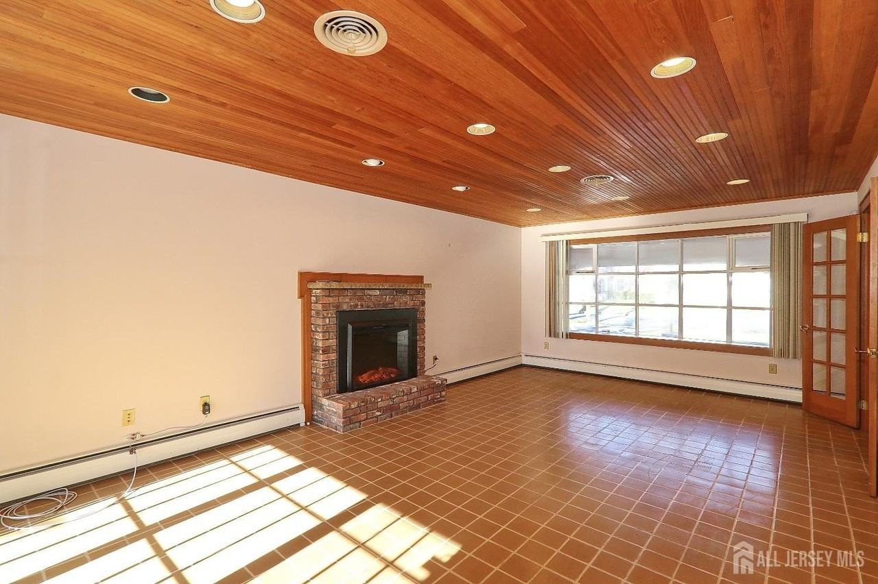 240 Twin Oaks Ter - Photo 6 of 38