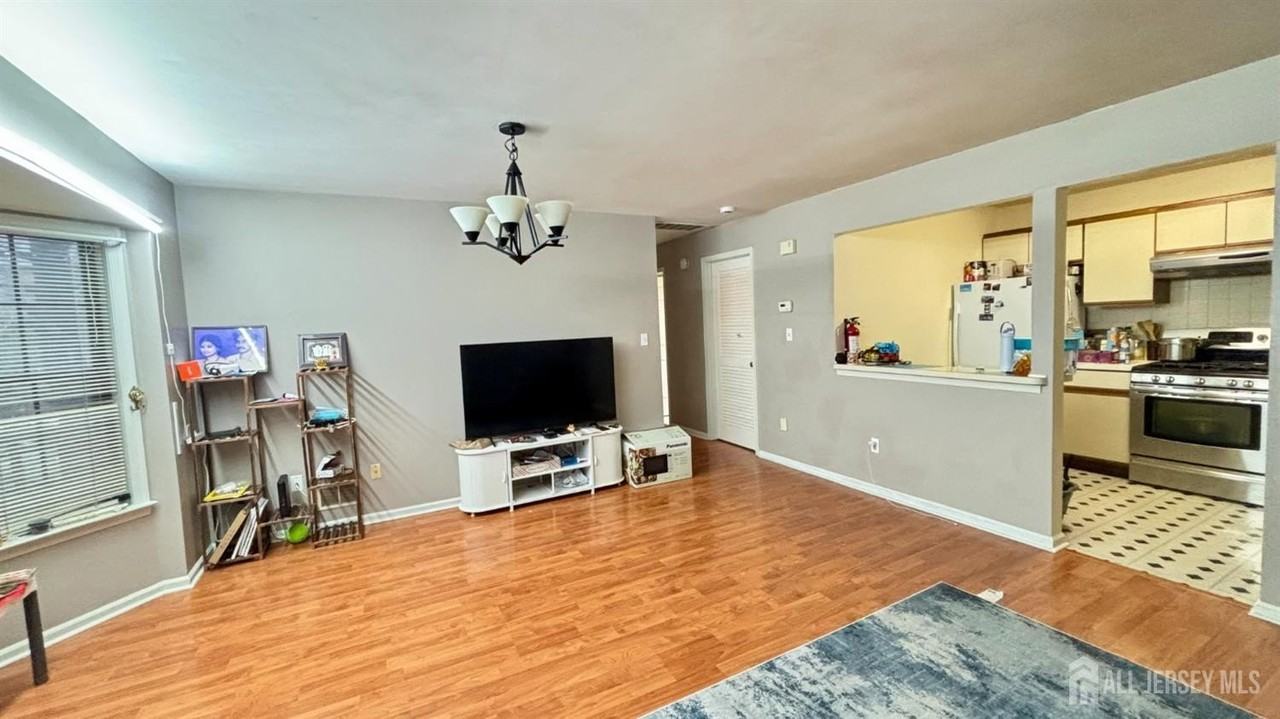 1107 Woodhaven Dr - Photo 5 of 10