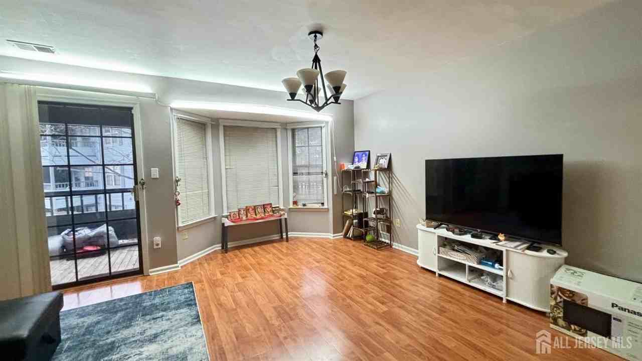 1107 Woodhaven Dr - Photo 6 of 10