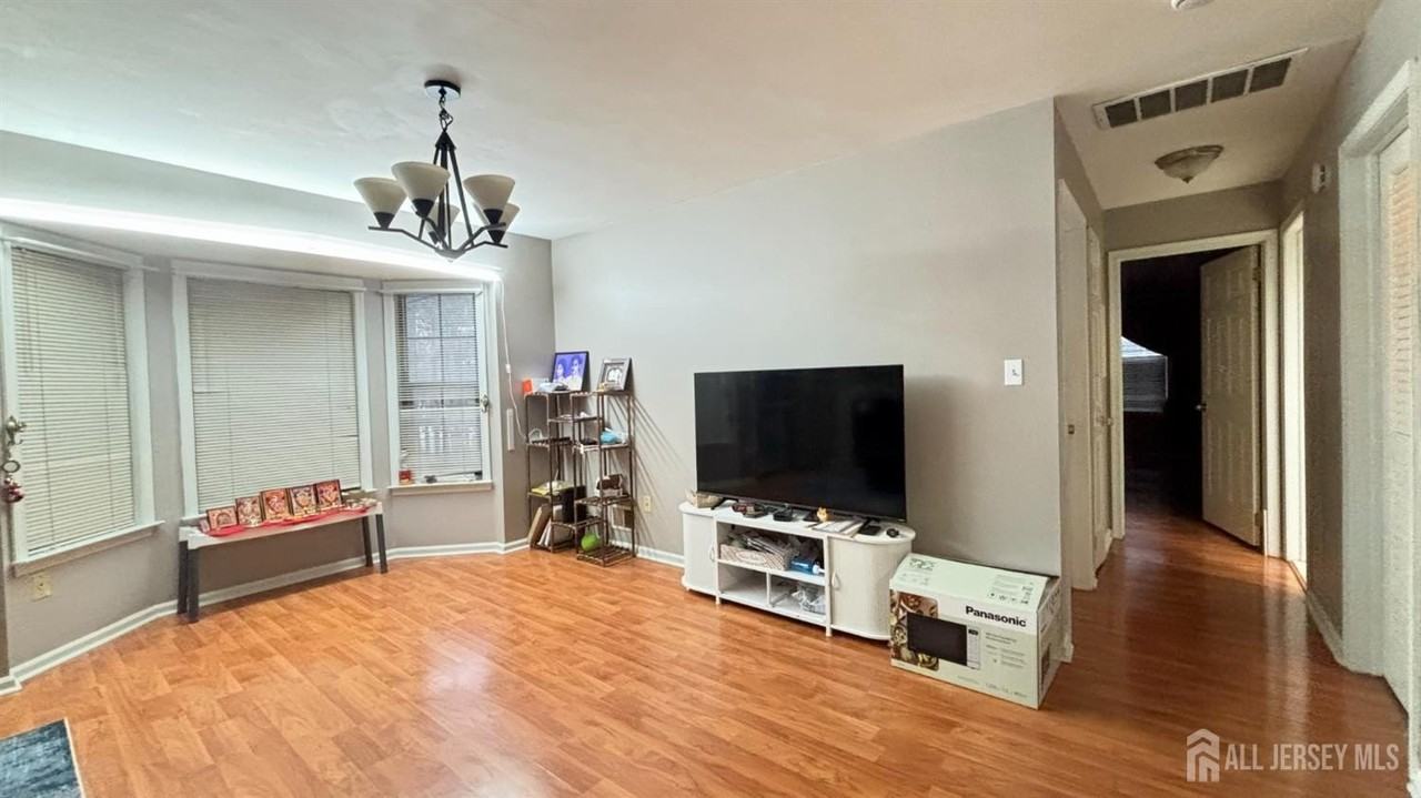 1107 Woodhaven Dr - Photo 7 of 10