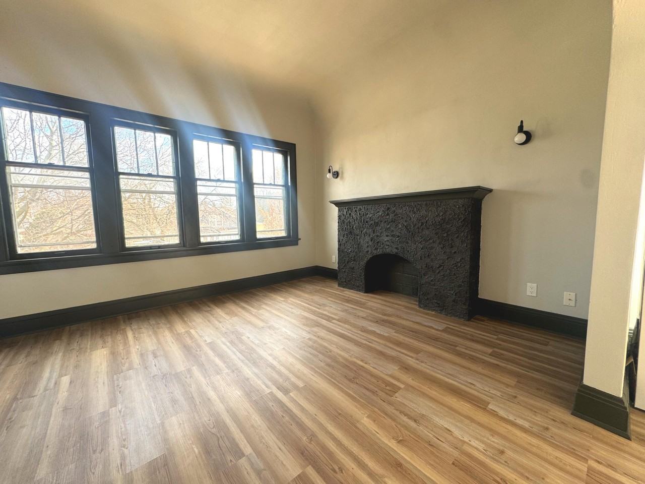 2431 S 34th St #2431 - Photo 3 of 11