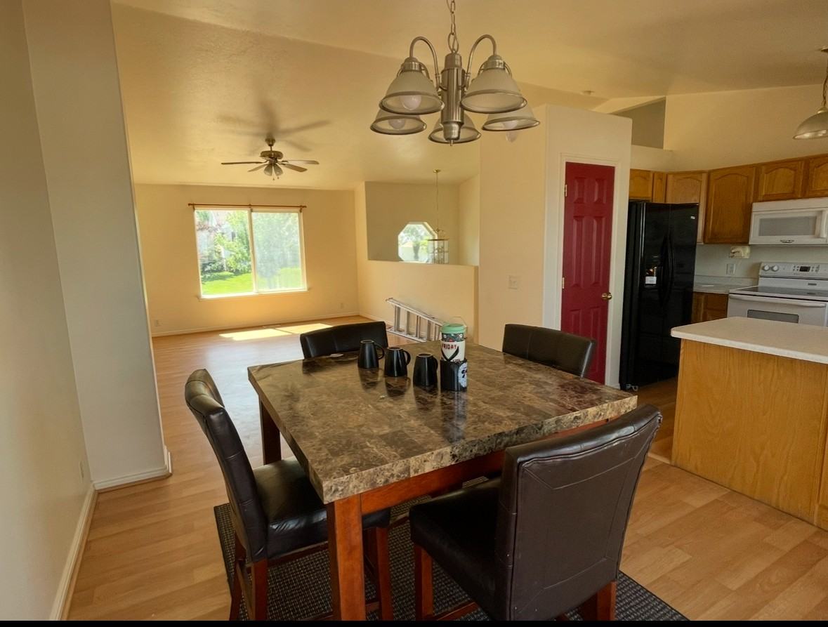 854 S Pioneer Ave #1 - Photo 2 of 11