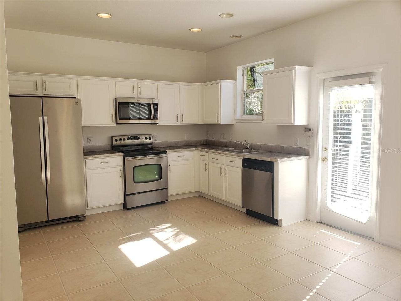 4461 Capital Blvd - Photo 3 of 34