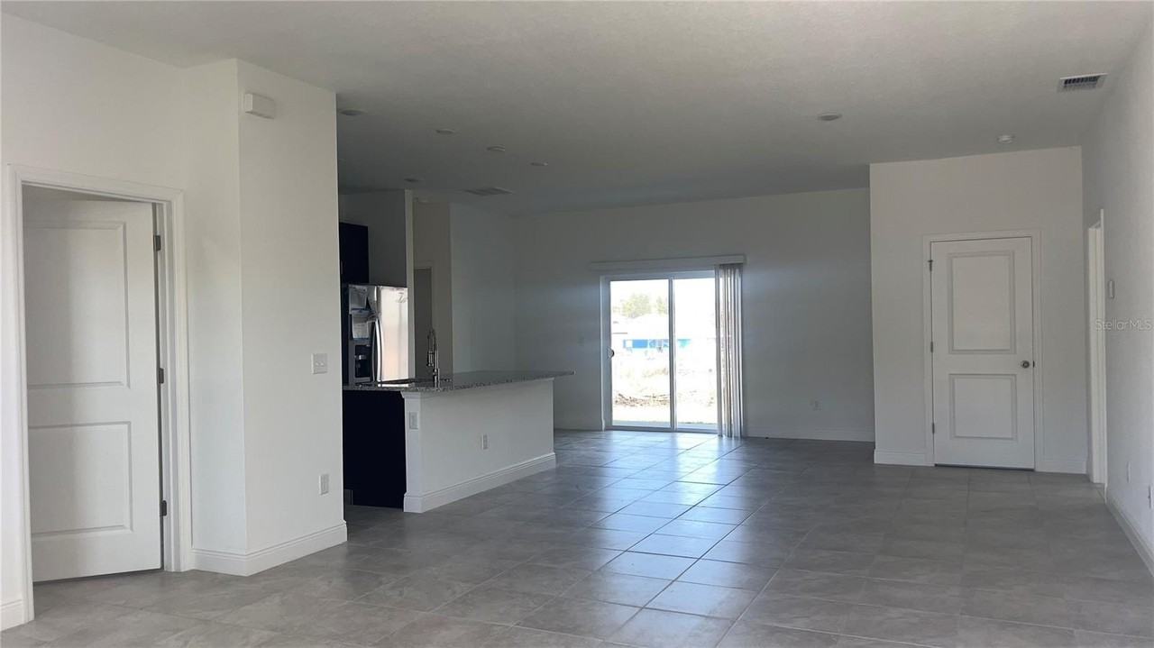 237 Cimarron Dr - Photo 2 of 26