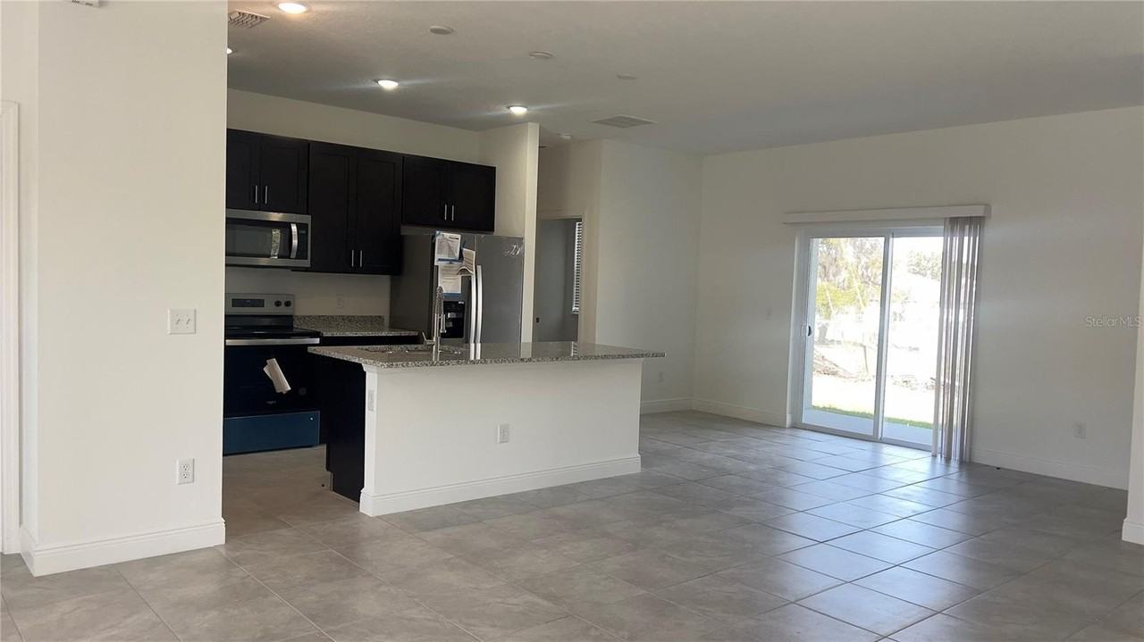 237 Cimarron Dr - Photo 4 of 26