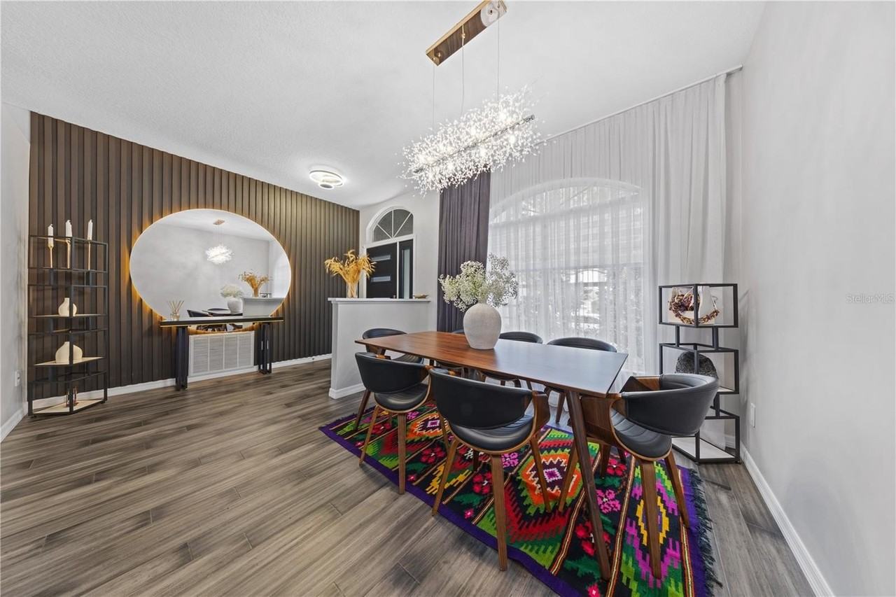 7770 Glynde Hill Dr - Photo 7 of 40