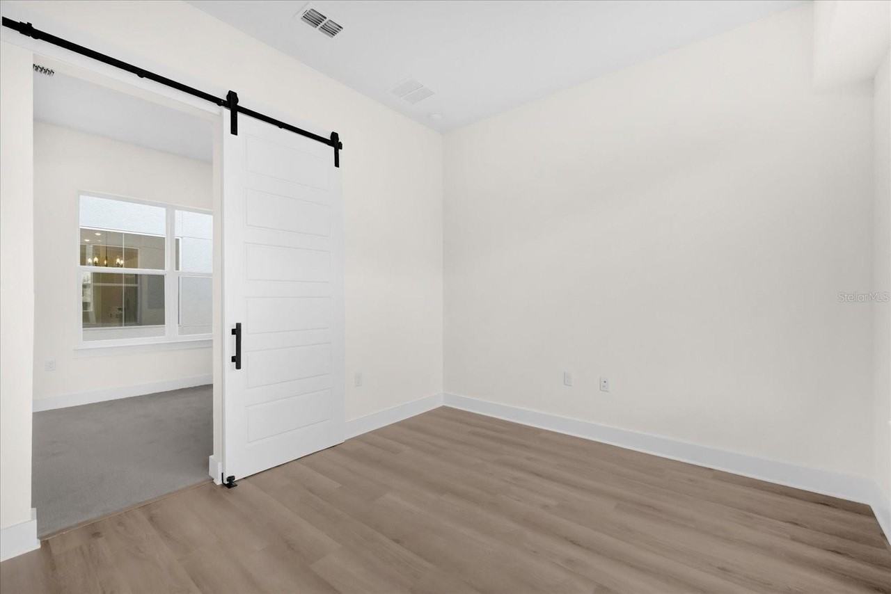 878 Tetbury Loop - Photo 4 of 14