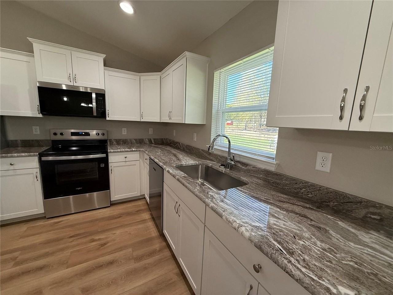 10426 Sw 133rd Ave - Photo 7 of 28