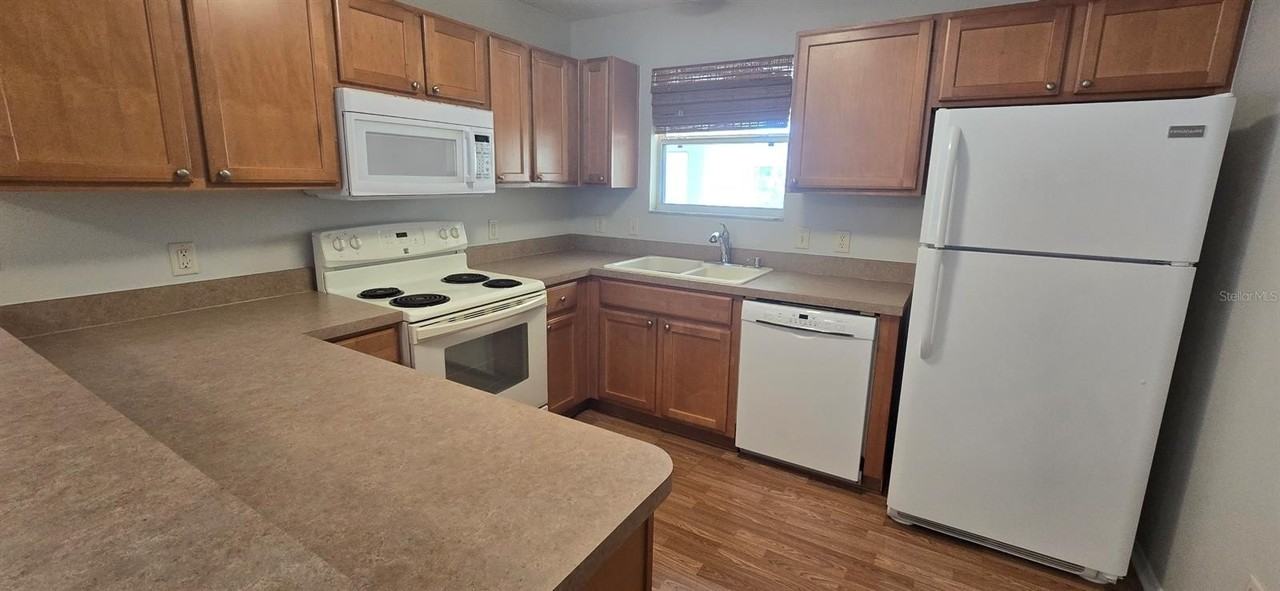 2419 Southern Oak St - Photo 4 of 13