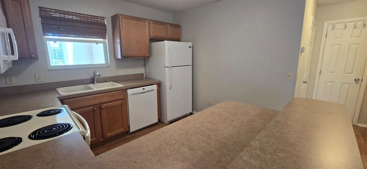 2419 Southern Oak St - Photo 5 of 13