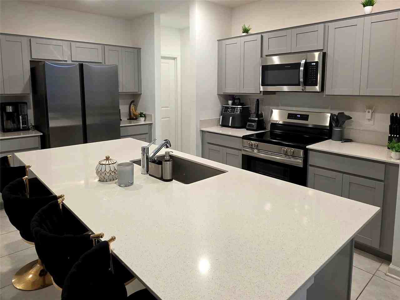 235 HAYLEY STREET - Photo 4 of 9