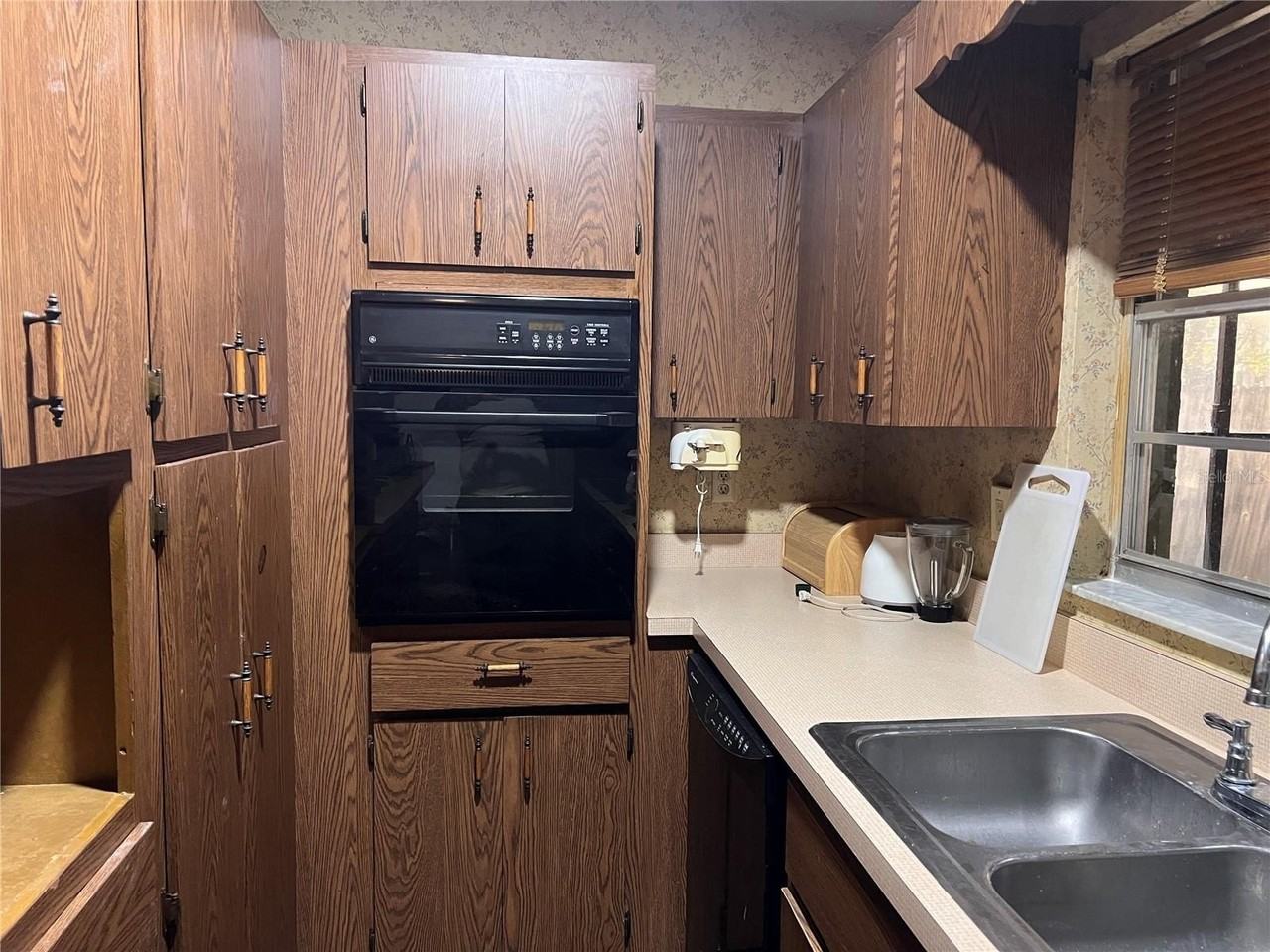 727 Wyoming Ave - Photo 3 of 7