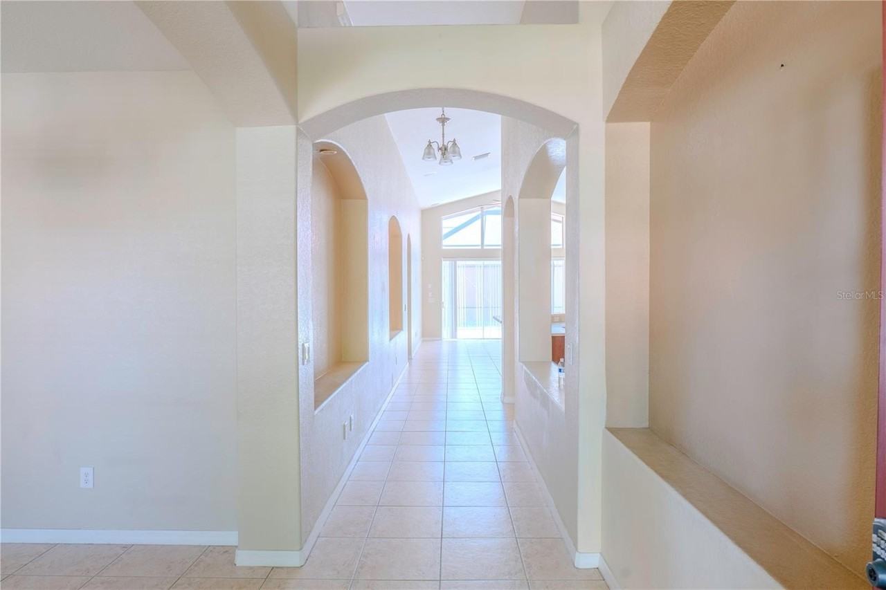 12507 Burgess Hill Dr - Photo 2 of 20