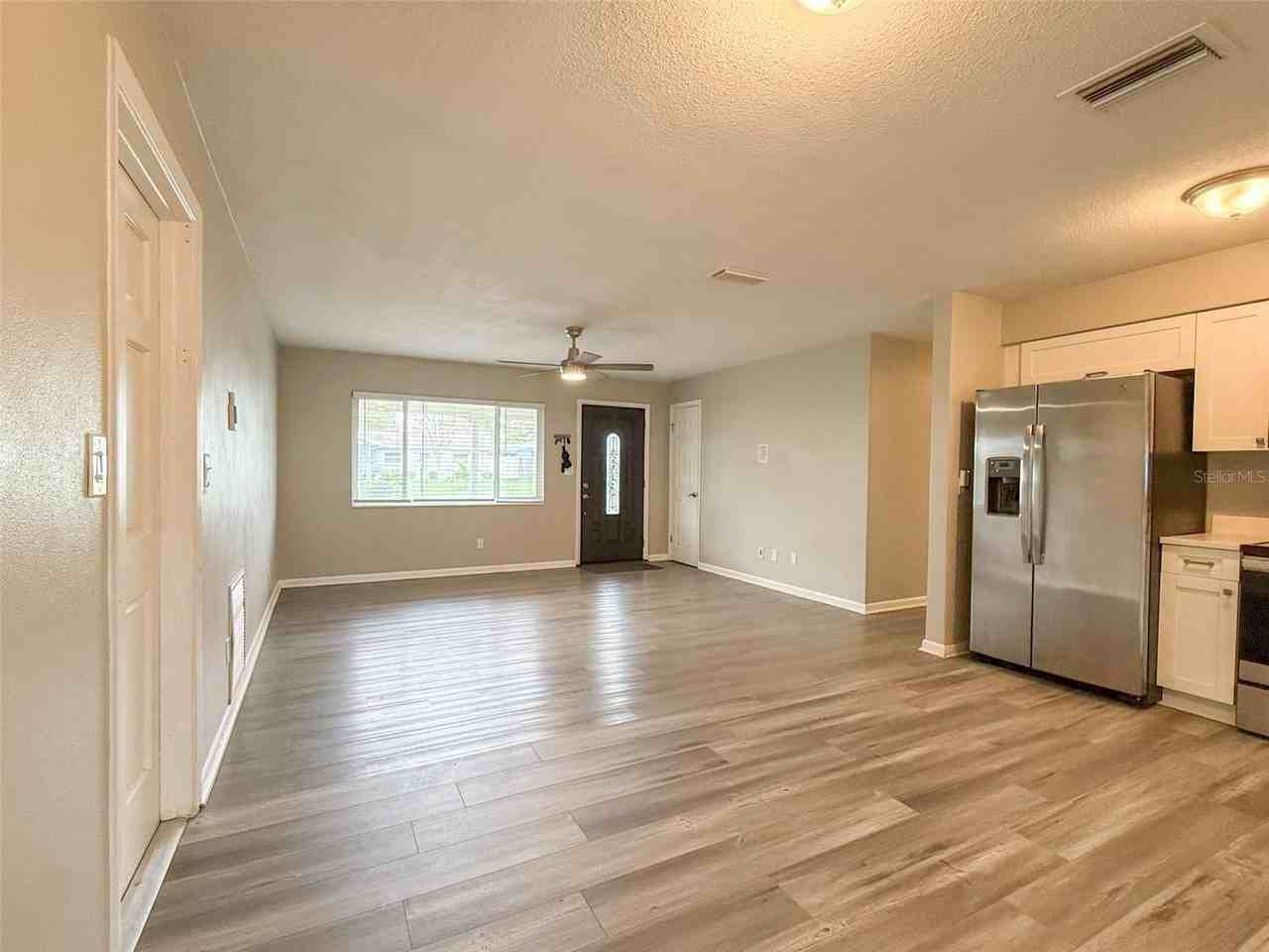 13788 84th Ter - Photo 7 of 32
