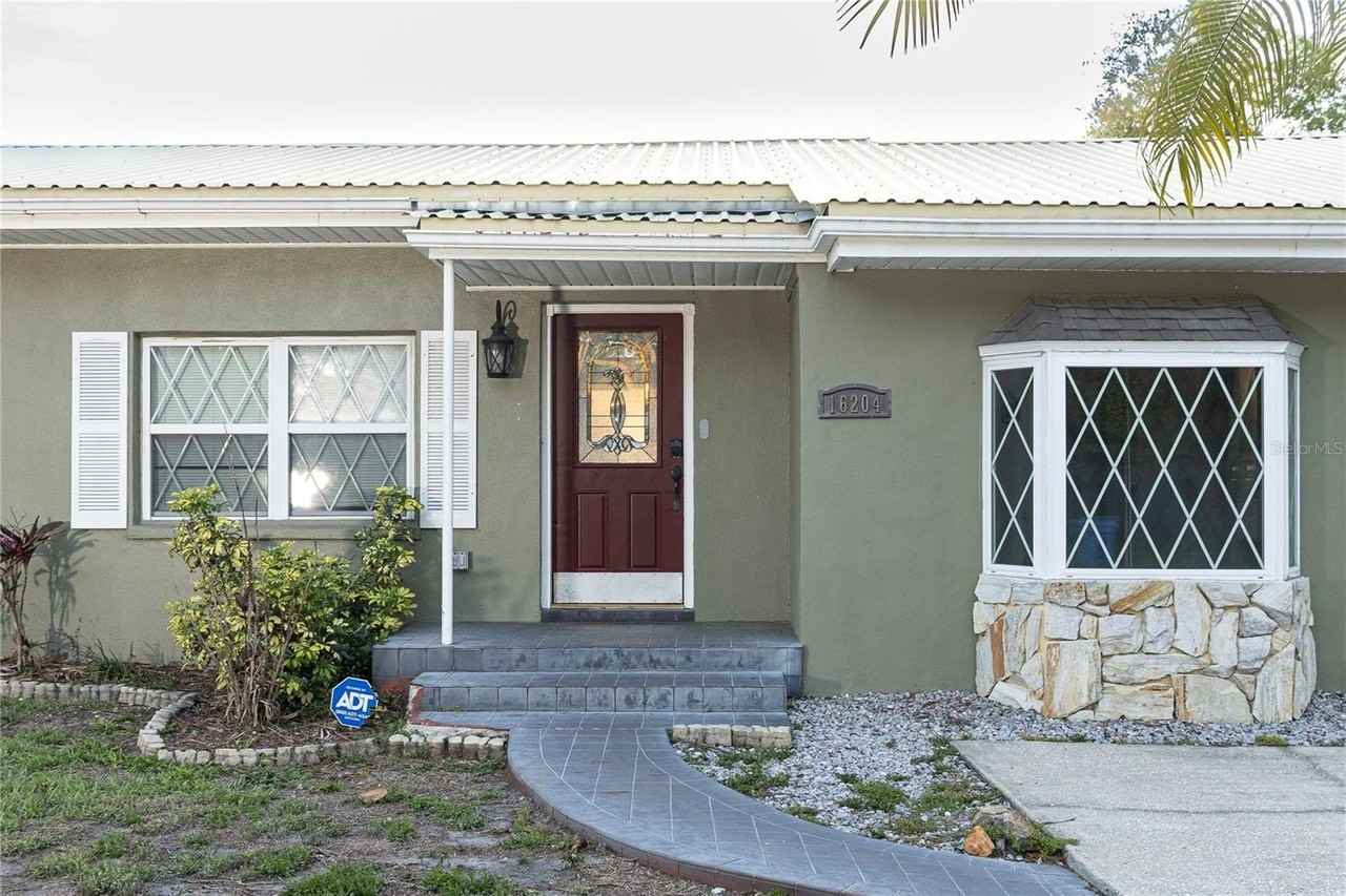 16204 Tampa St - Photo 5 of 20