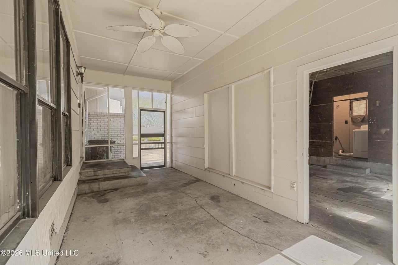 1605 Wilhurst St - Photo 6 of 30