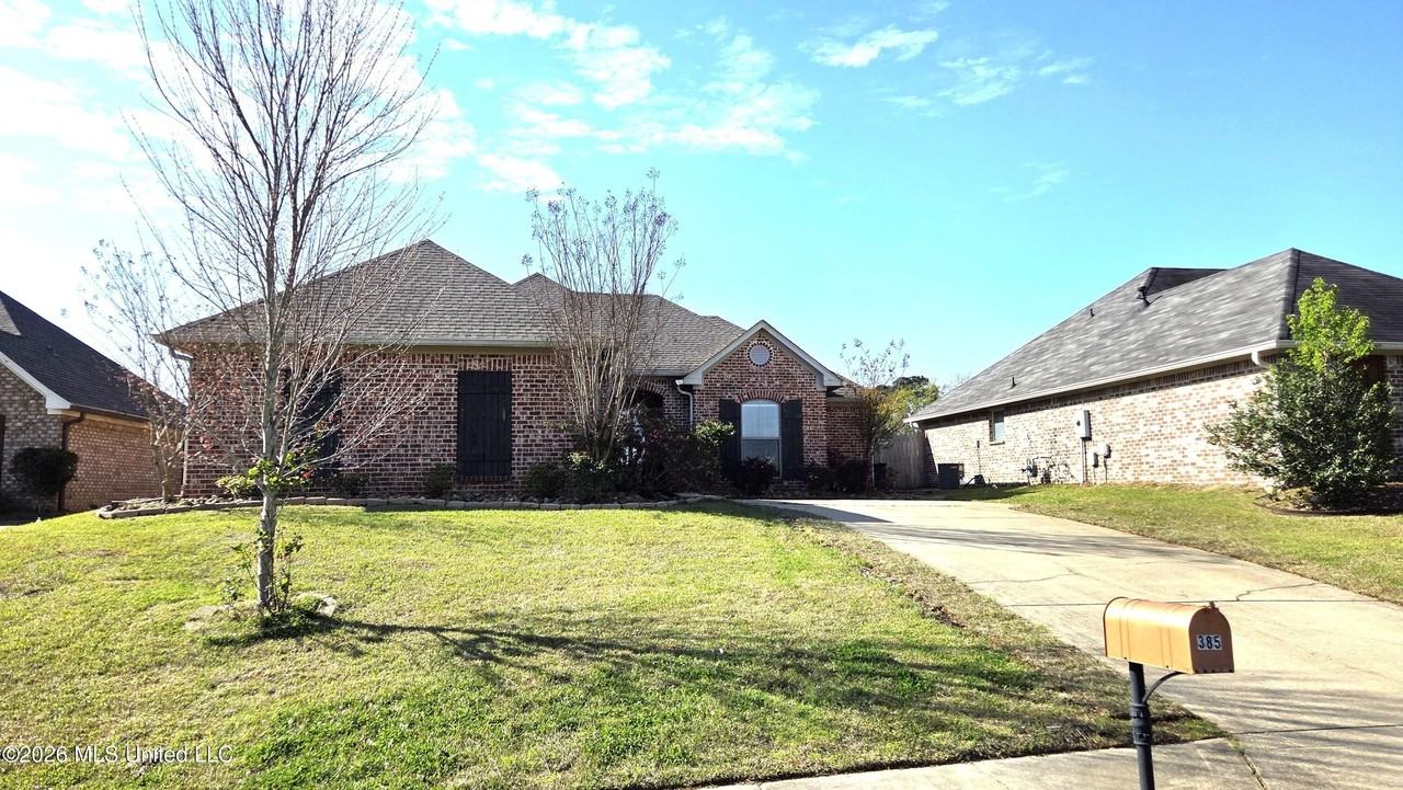 385 Austin Cir - Photo 4 of 42