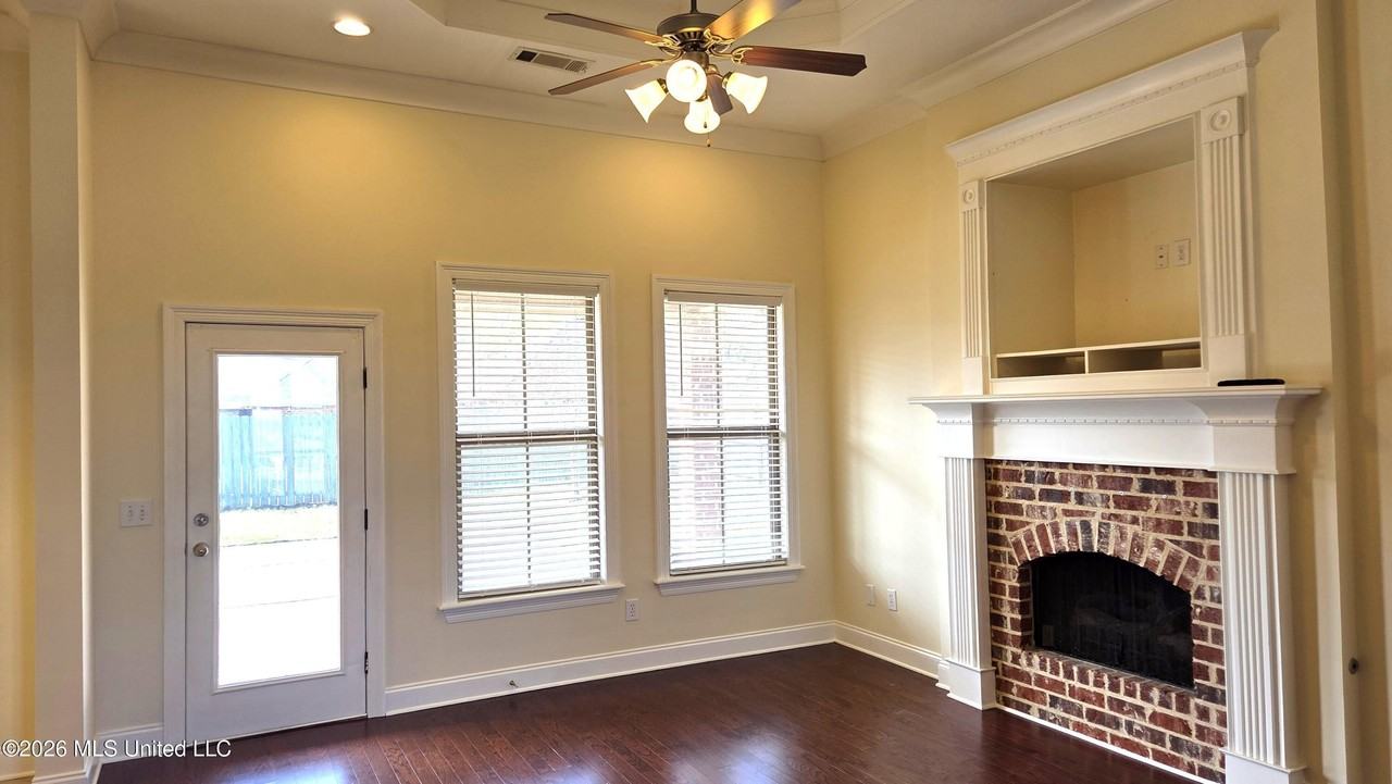 385 Austin Cir - Photo 7 of 42