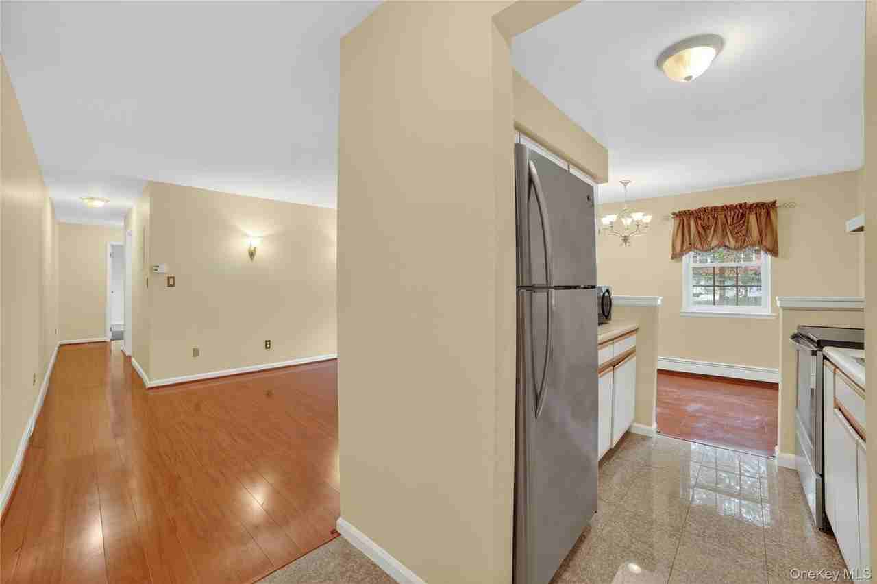 107 Nottingham Rd Apt D - Photo 6 of 23