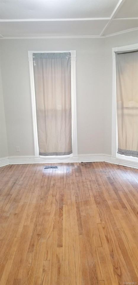 77 Linden Ave - Photo 2 of 3