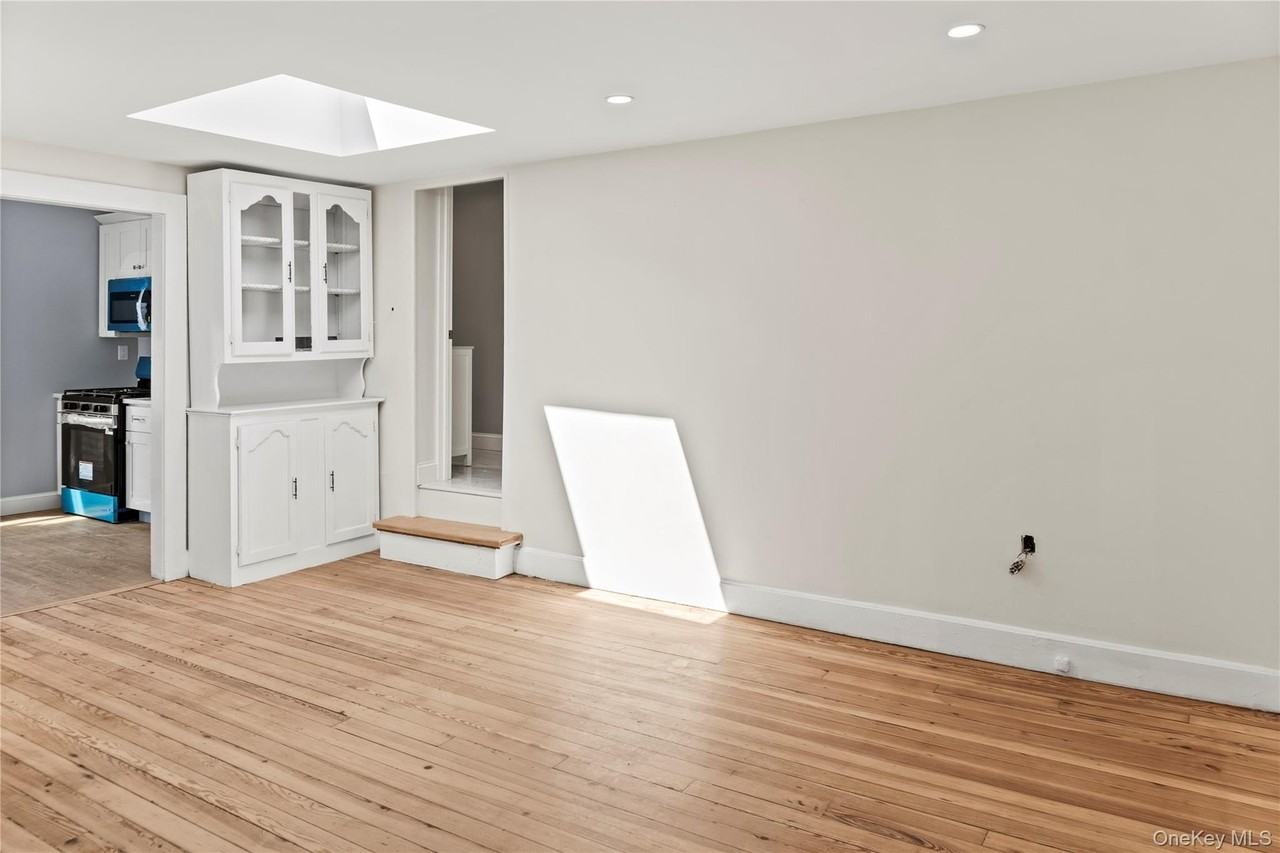 51 Spring St Apt B - Photo 5 of 12