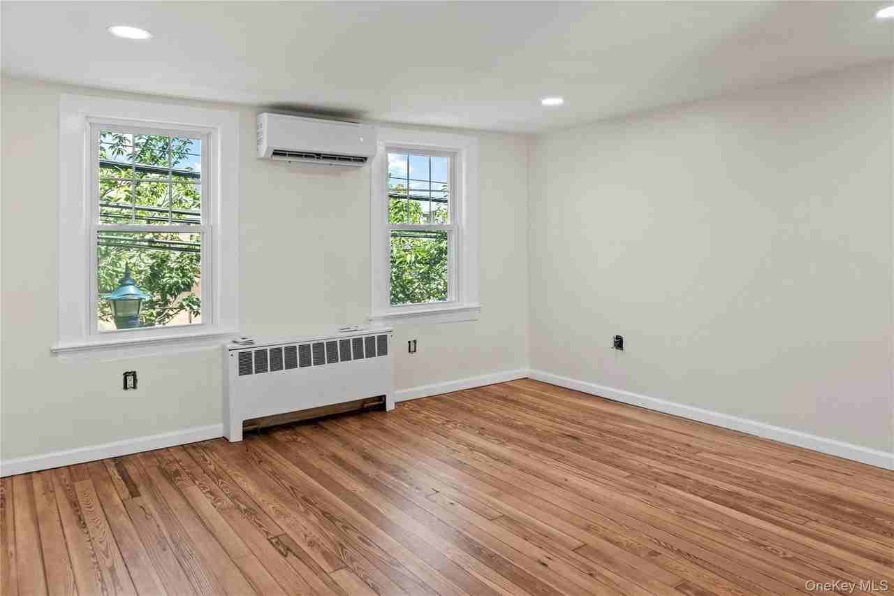 51 Spring St Apt B - Photo 6 of 12