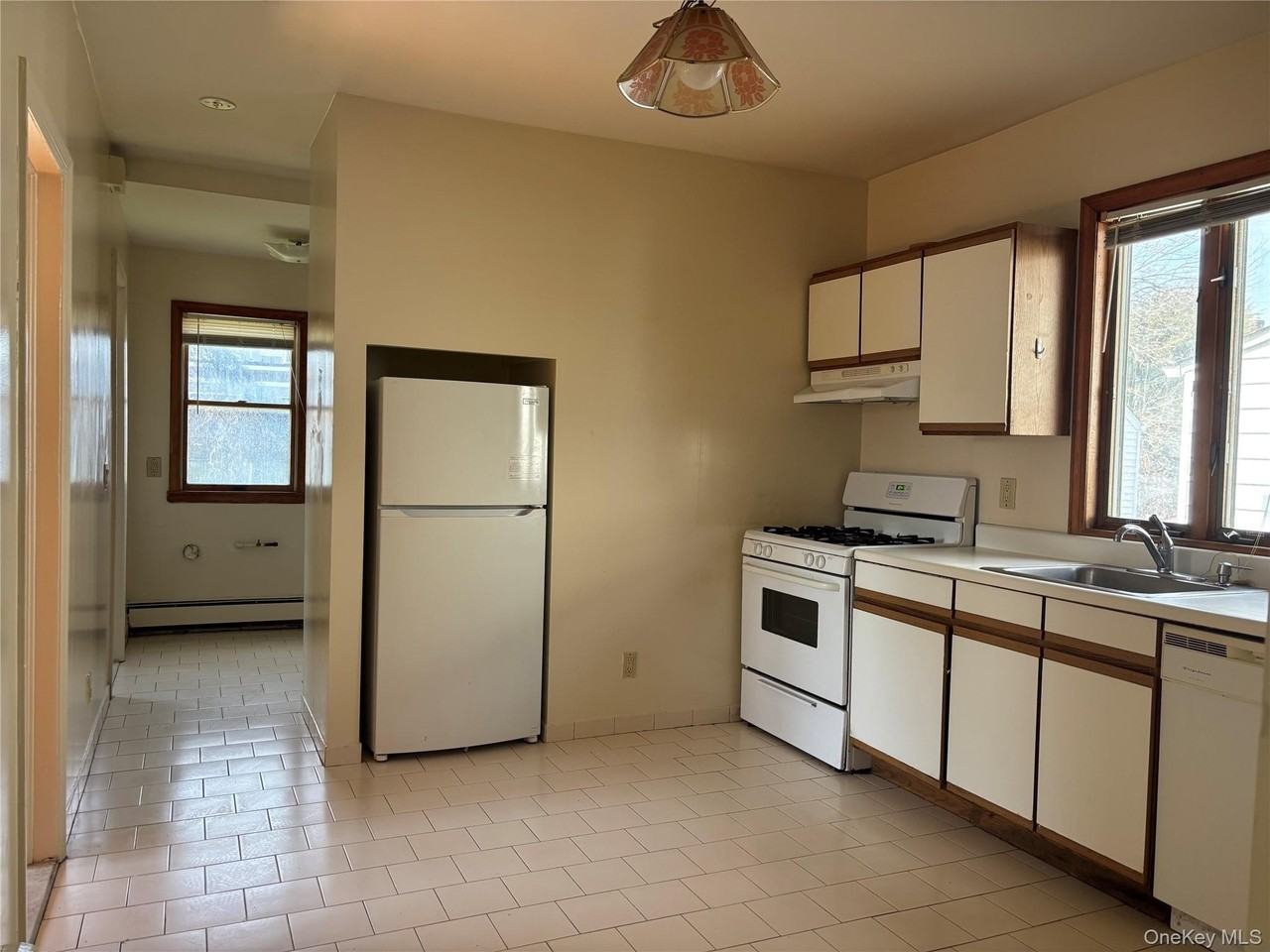 47 Hartwell Pl - Photo 4 of 13