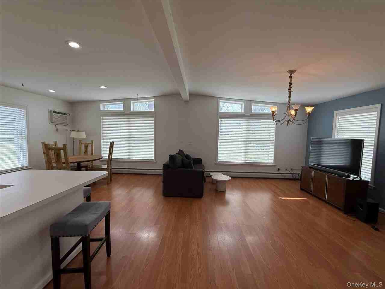 112 Scott St - Photo 5 of 20