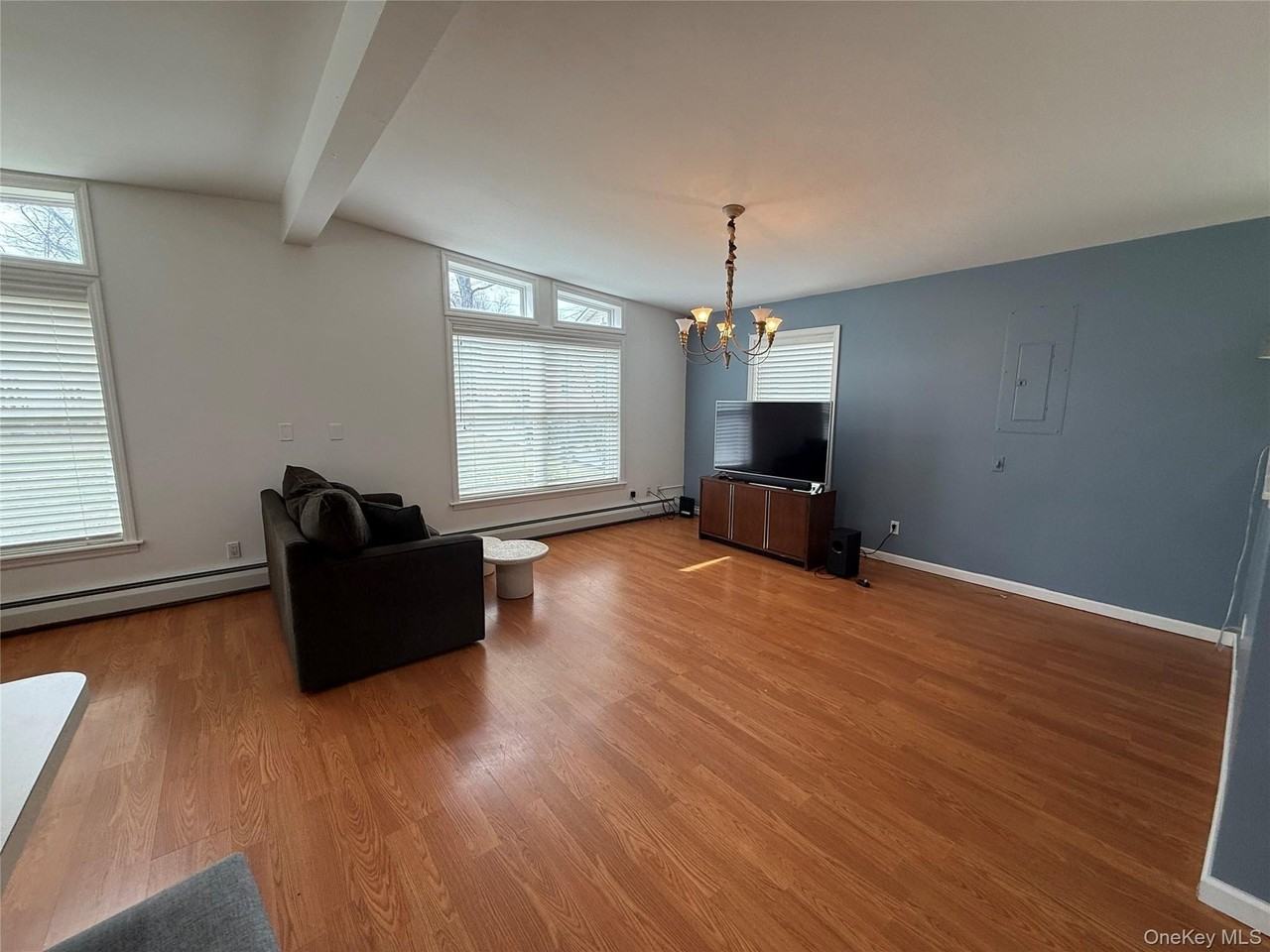 112 Scott St - Photo 6 of 20