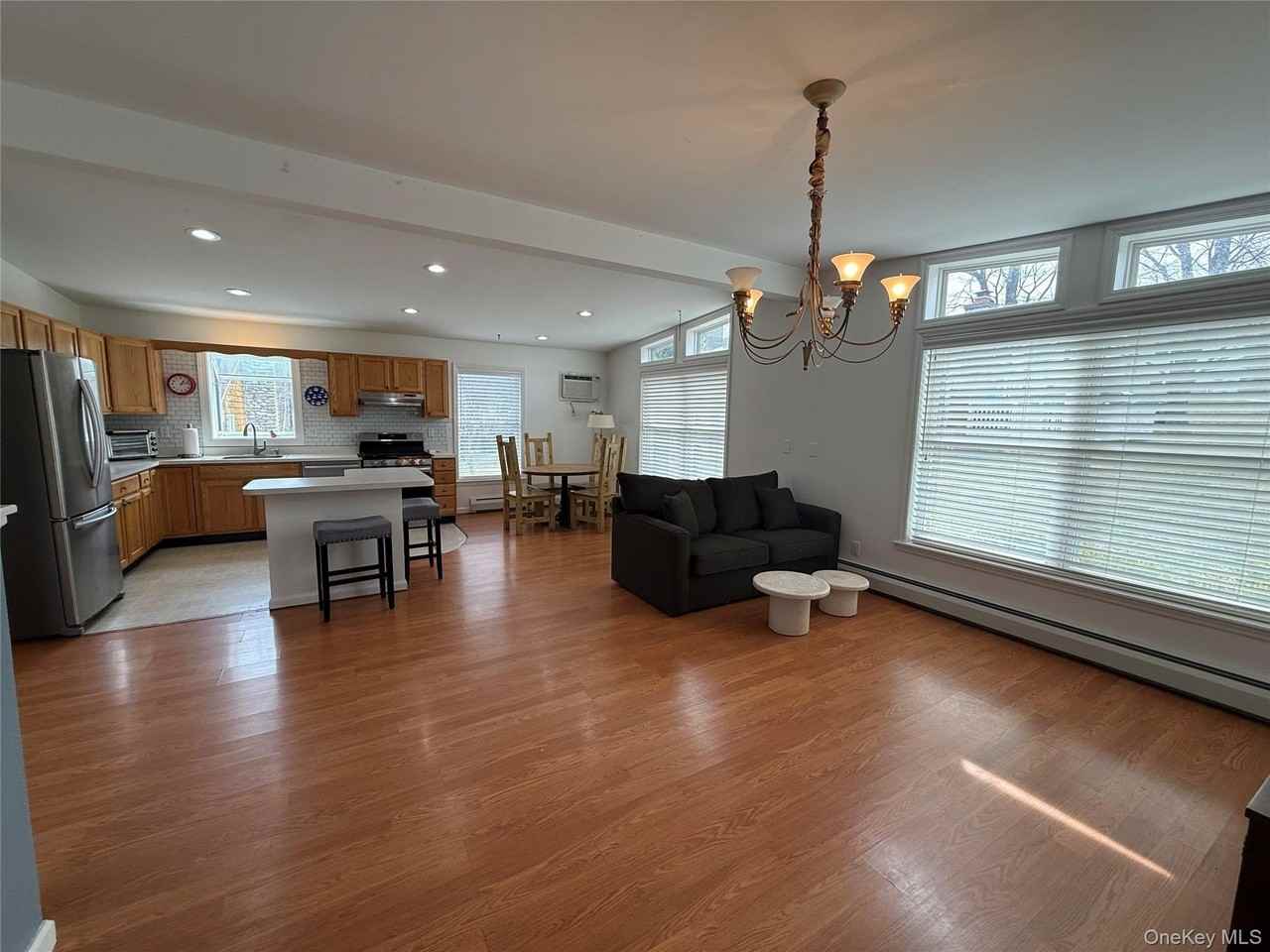 112 Scott St - Photo 7 of 20