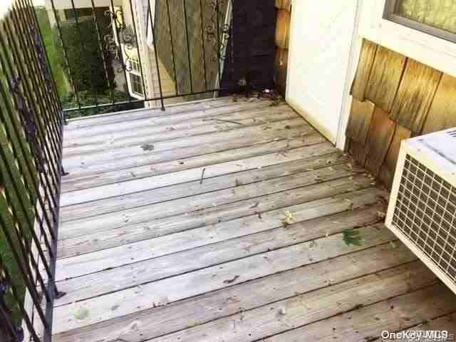 2 Anchorage Ln Apt 4b - Photo 2 of 7