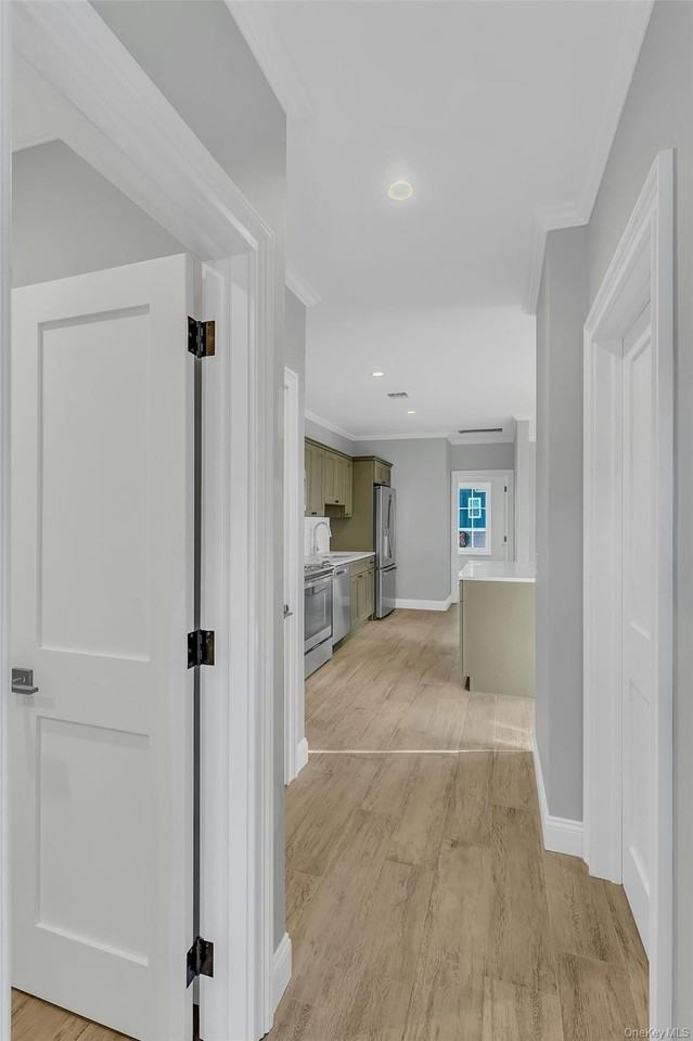 156 W Broadway Unit 3 - Photo 3 of 20