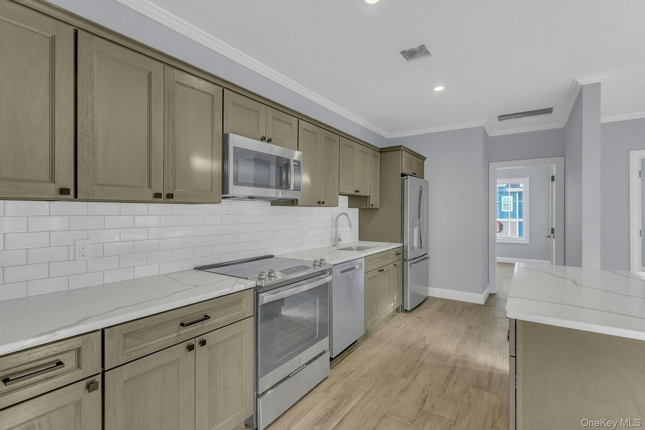 156 W Broadway Unit 3 - Photo 5 of 20