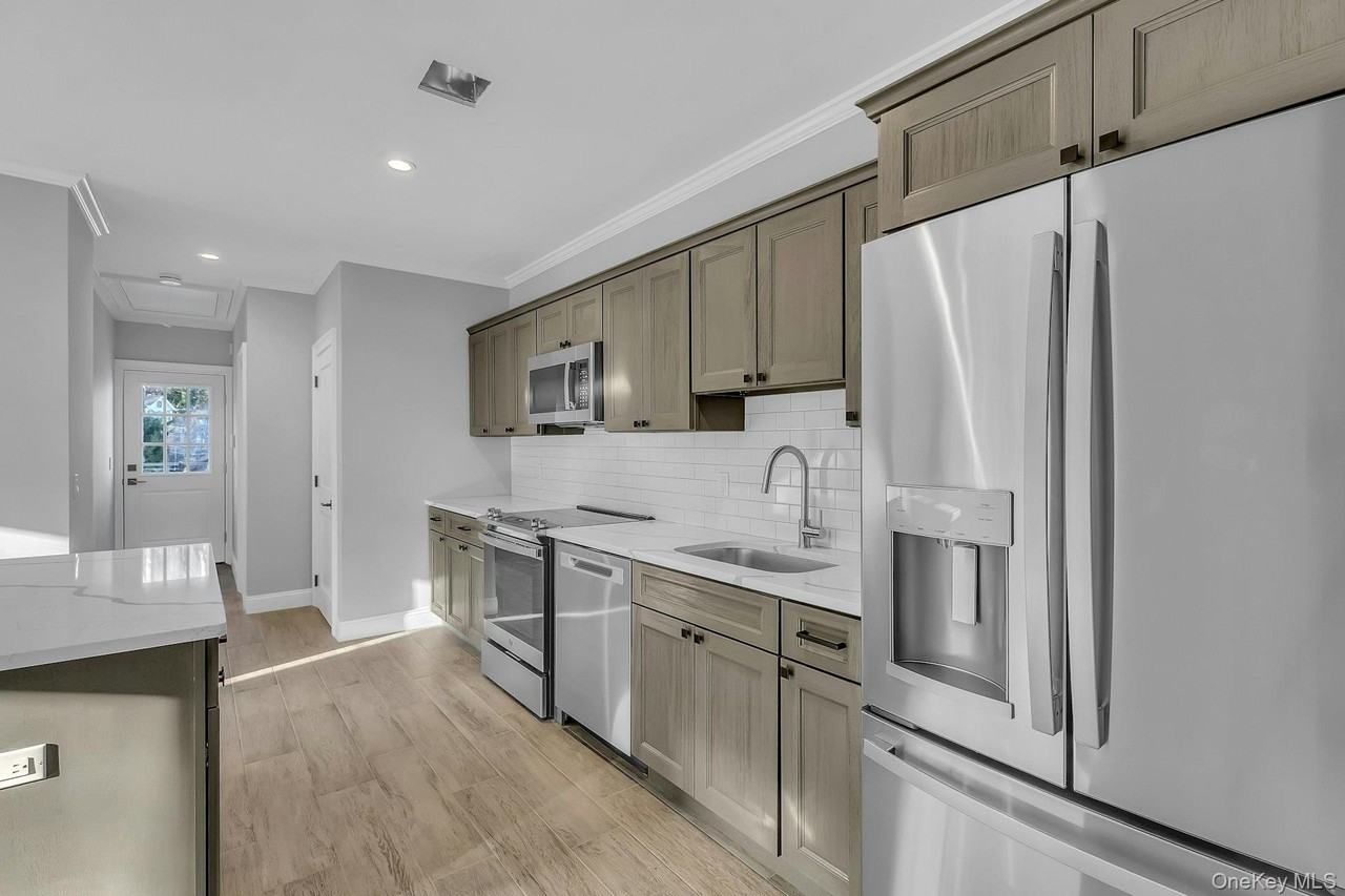 156 W Broadway Unit 3 - Photo 6 of 20