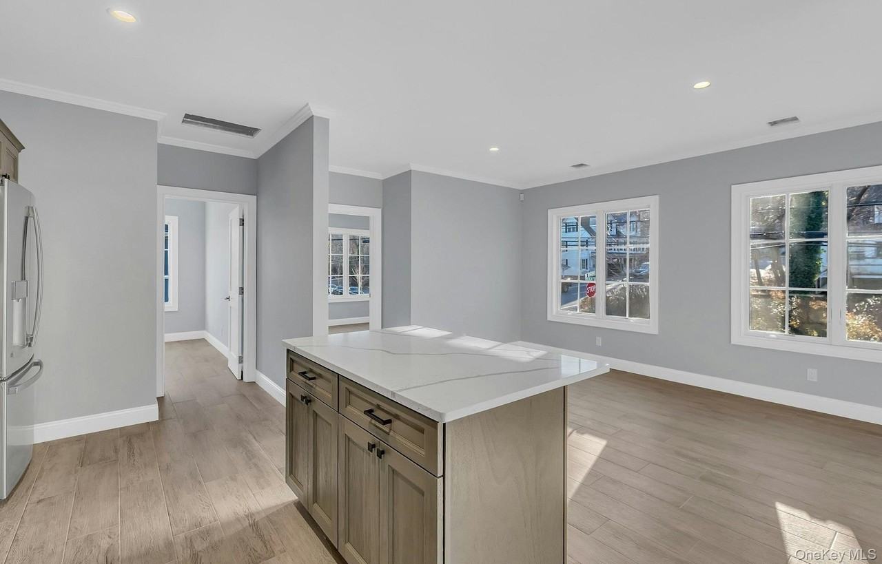 156 W Broadway Unit 3 - Photo 7 of 20