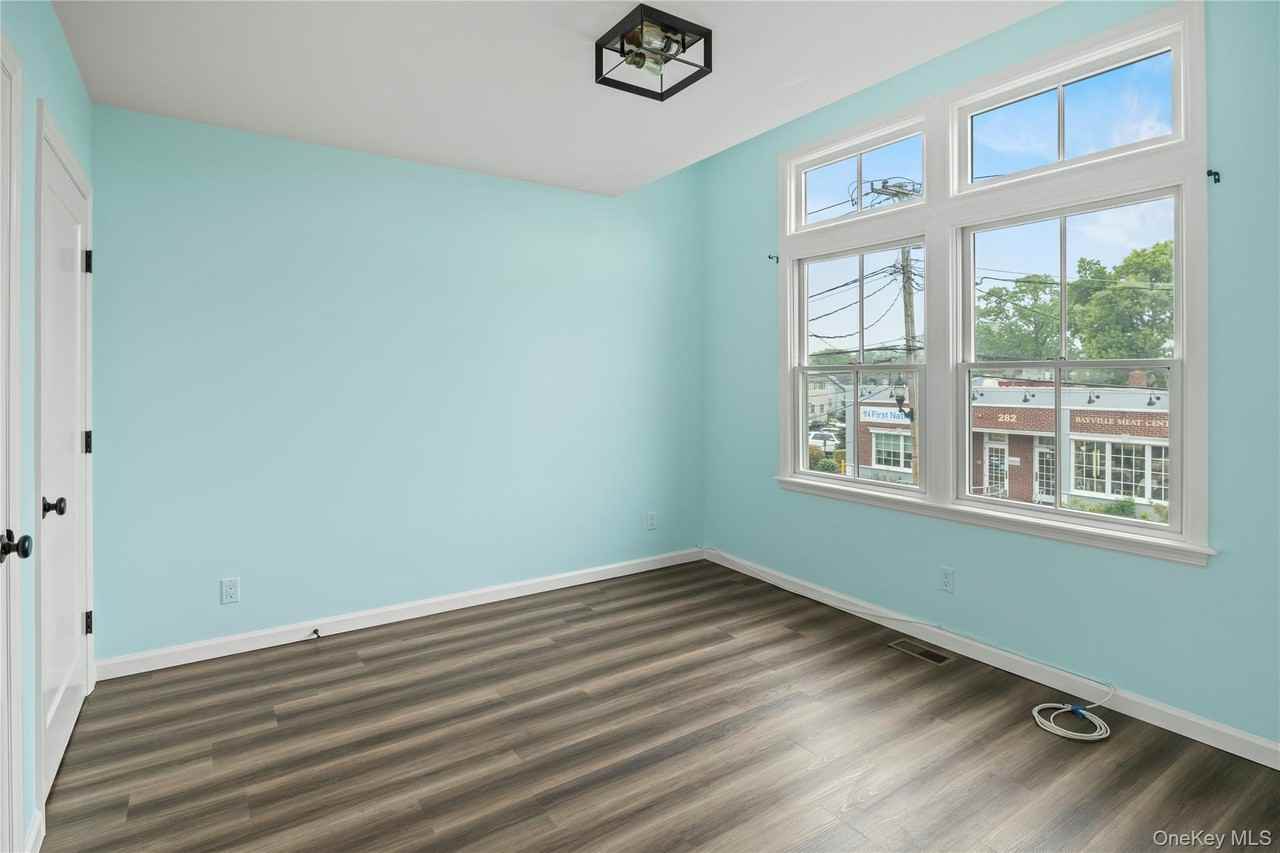 269 Bayville Ave Apt 3 - Photo 5 of 7